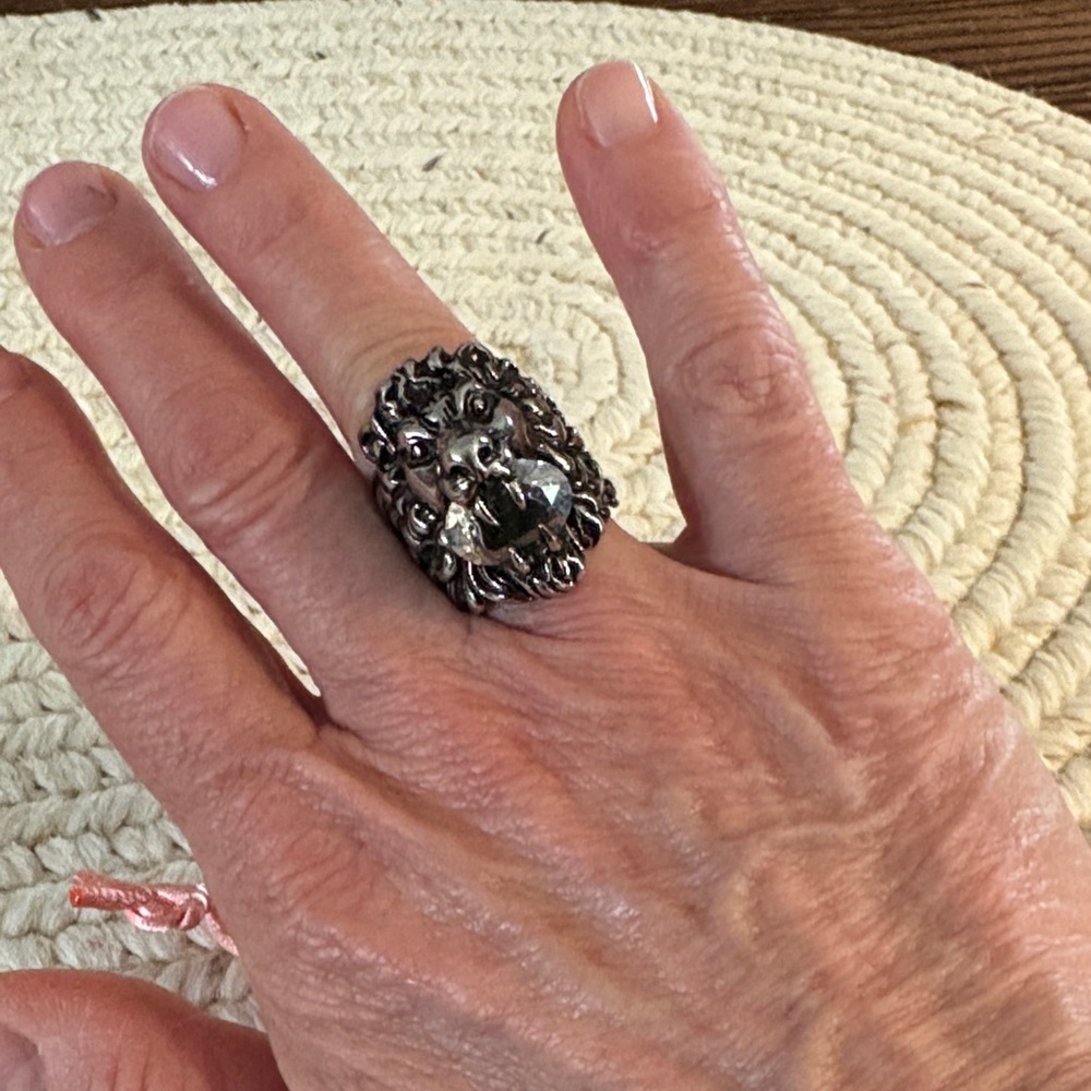 Gucci Silver-Tone Lion Head Ring with Clear Crystal - Picture 8 of 10